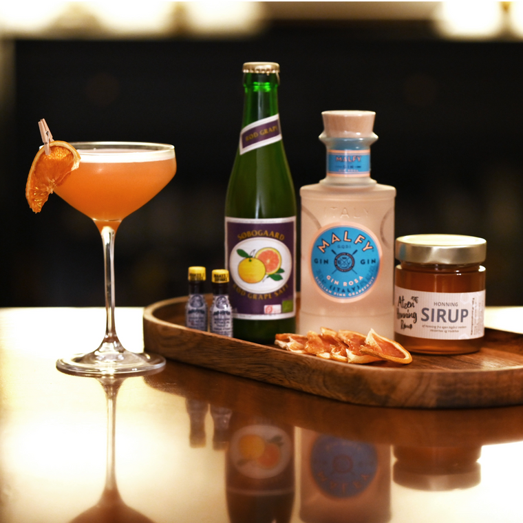 Eternally Grapefruit, Grapefrugt saft, Malfy Gin, Honningsirup, Angostura Bitter